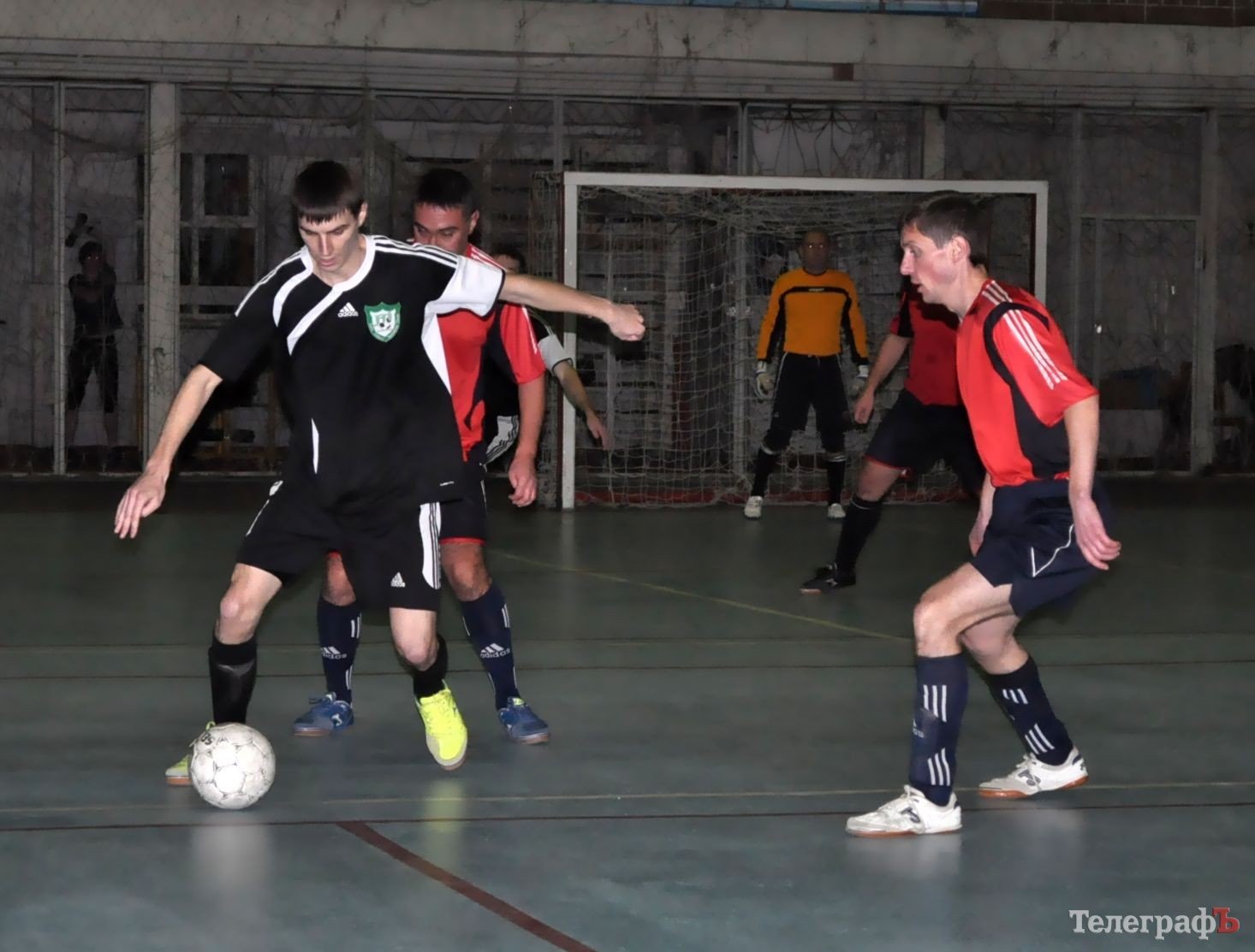 ФУТЗАЛ. Чемпионат Кременчуга. Первая разборка фаворитов. ФУТЗАЛ. Чемпионат Кременчуга. Первая разборка фаворитов.