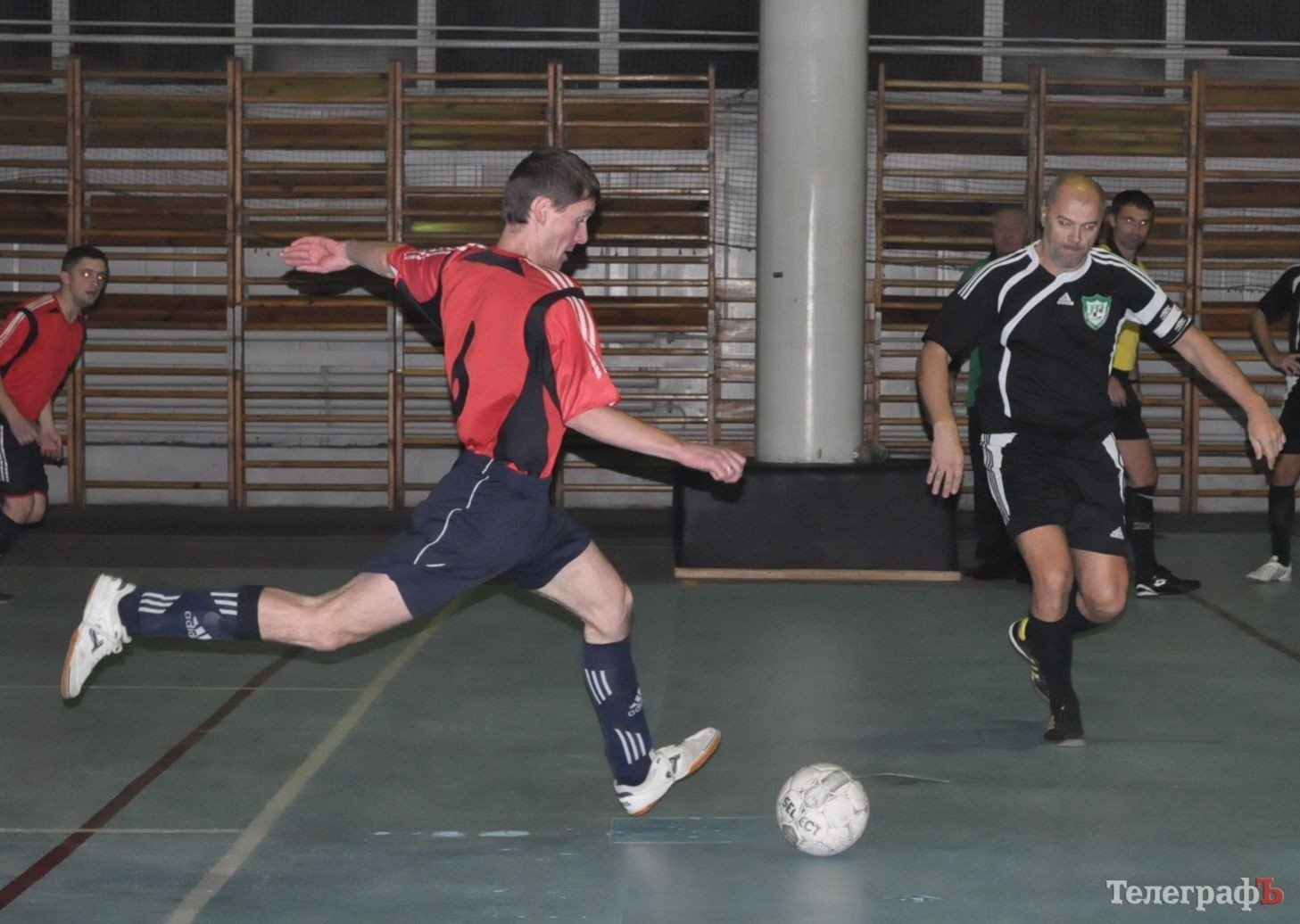 ФУТЗАЛ. Чемпионат Кременчуга. Первая разборка фаворитов. ФУТЗАЛ. Чемпионат Кременчуга. Первая разборка фаворитов.