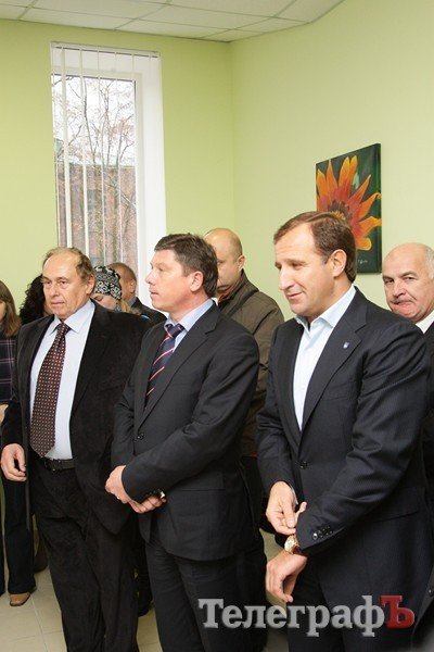 Крюковскому роддому передали аппарат для искусственного дыхания (ФОТО) Крюковскому роддому передали аппарат для искусственного дыхания (ФОТО)