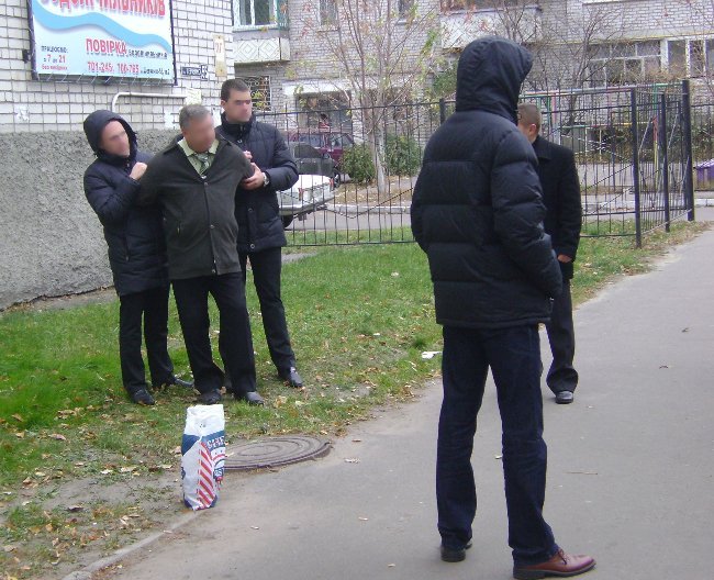 В Кременчуге по подозрению во взятке задержали сотрудника «Полтаваоблэнерго» В Кременчуге по подозрению во взятке задержали сотрудника «Полтаваоблэнерго»