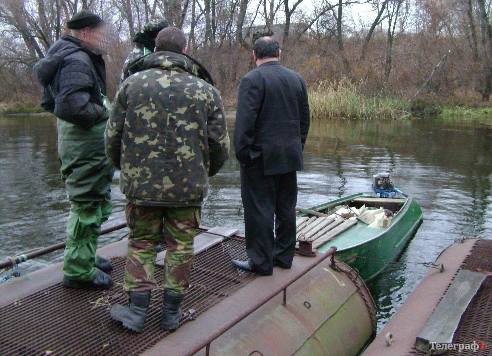 В Кременчуге задержали двух браконьеров с километром сетей (ФОТО, ВИДЕО) В Кременчуге задержали двух браконьеров с километром сетей (ФОТО, ВИДЕО)