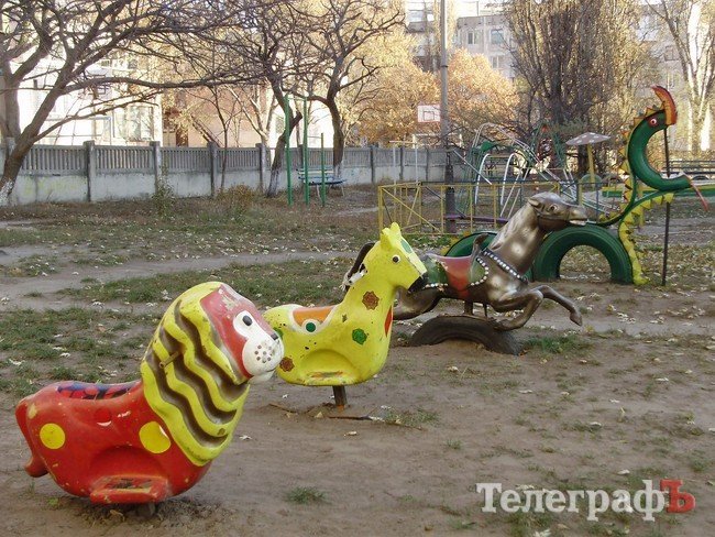 На Космической улице в Кременчуге поселилась Баба Яга (ФОТО) На Космической улице в Кременчуге поселилась Баба Яга (ФОТО)
