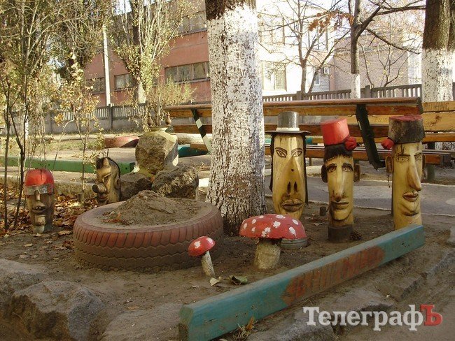 На Космической улице в Кременчуге поселилась Баба Яга (ФОТО) На Космической улице в Кременчуге поселилась Баба Яга (ФОТО)