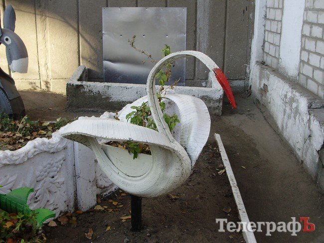 На Космической улице в Кременчуге поселилась Баба Яга (ФОТО) На Космической улице в Кременчуге поселилась Баба Яга (ФОТО)