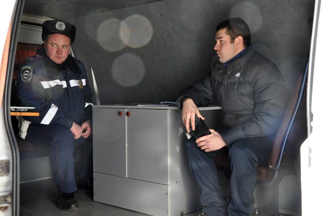 Полтавские ГАИшники показывали нарушителям ПДД кино вместо штрафов Полтавские ГАИшники показывали нарушителям ПДД кино вместо штрафов