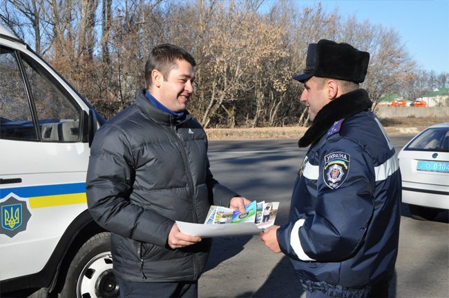 Полтавские ГАИшники показывали нарушителям ПДД кино вместо штрафов Полтавские ГАИшники показывали нарушителям ПДД кино вместо штрафов