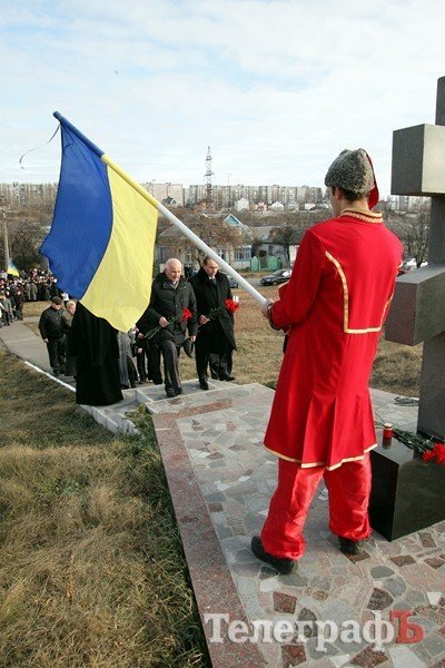 В Кременчуге почтили память жертв Голодомора (ФОТО) В Кременчуге почтили память жертв Голодомора (ФОТО)