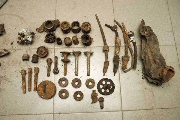 Под Кременчугом нашли обломки советского военного самолета и останки летчиков (ФОТО) Под Кременчугом нашли обломки советского военного самолета и останки летчиков (ФОТО)