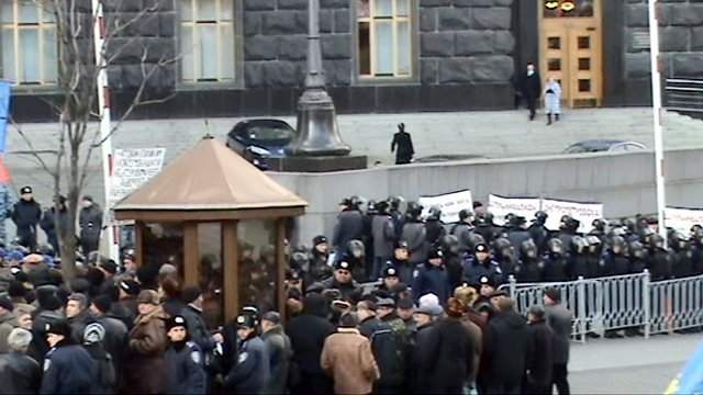 Акция протеста чернобыльцев перед Кабмином Акция протеста чернобыльцев перед Кабмином