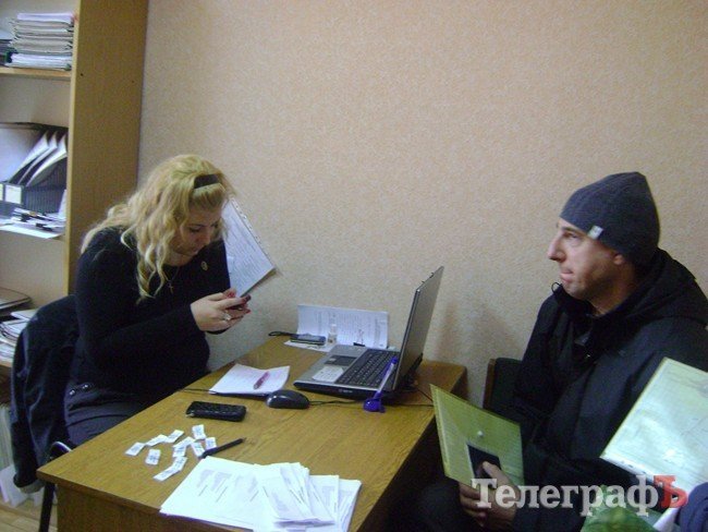 Служащие управления выдают талоны Служащие управления выдают талоны