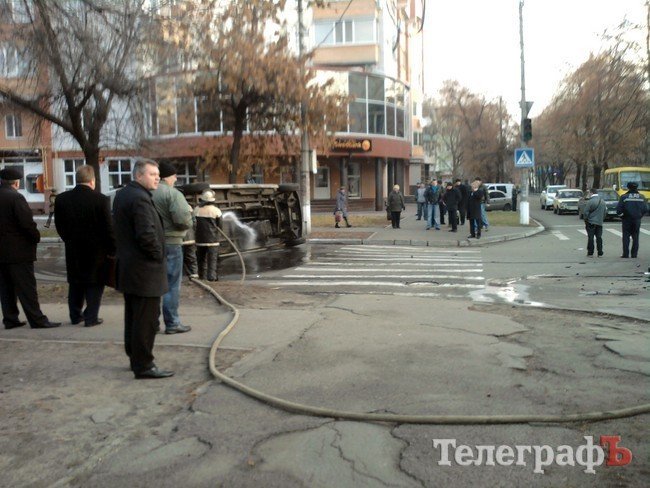 ДТП на перекрестке ул.Октябрьская и ул.Победы . Фото: viktorius ДТП на перекрестке ул.Октябрьская и ул.Победы . Фото: viktorius