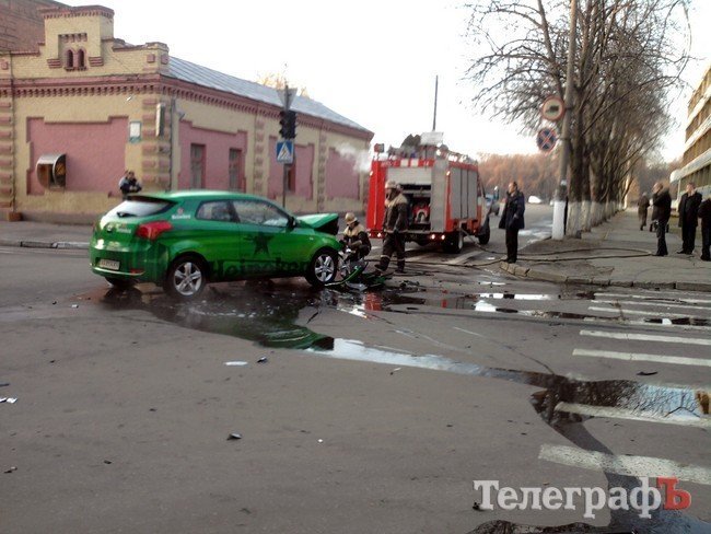 ДТП на перекрестке ул.Октябрьская и ул.Победы . Фото: viktorius ДТП на перекрестке ул.Октябрьская и ул.Победы . Фото: viktorius