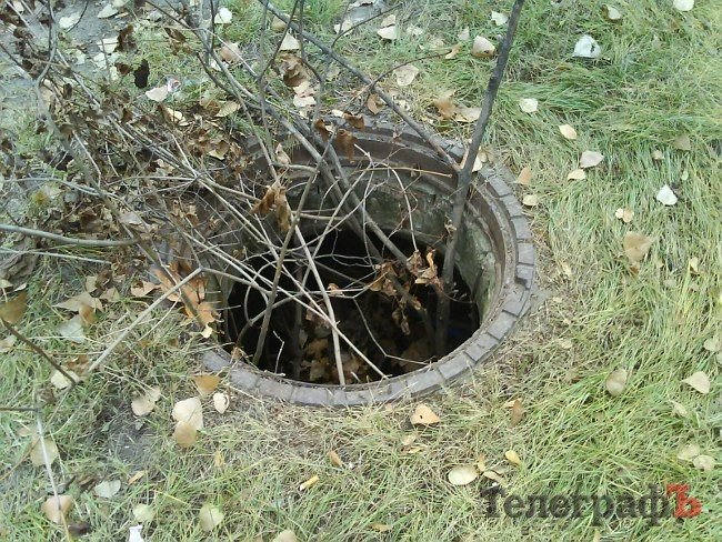 Разрытые улицы Молодежного и ямы вместо люков (ФОТОФАКТ) Разрытые улицы Молодежного и ямы вместо люков (ФОТОФАКТ)