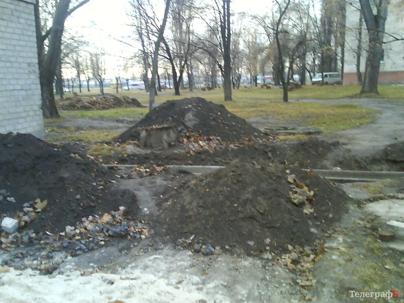 Разрытые улицы Молодежного и ямы вместо люков (ФОТОФАКТ) Разрытые улицы Молодежного и ямы вместо люков (ФОТОФАКТ)