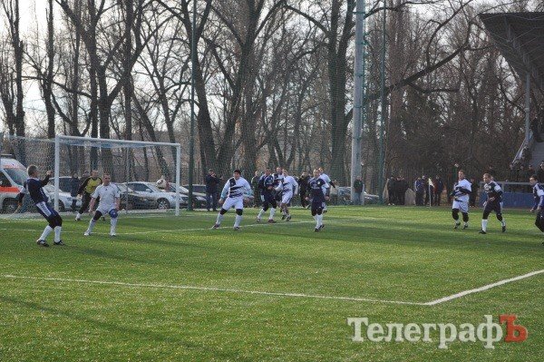 В Кременчуге депутаты сыграли с милиционерами в футбол (ФОТО) В Кременчуге депутаты сыграли с милиционерами в футбол (ФОТО)