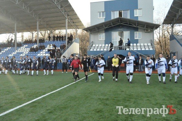 В Кременчуге депутаты сыграли с милиционерами в футбол (ФОТО) В Кременчуге депутаты сыграли с милиционерами в футбол (ФОТО)