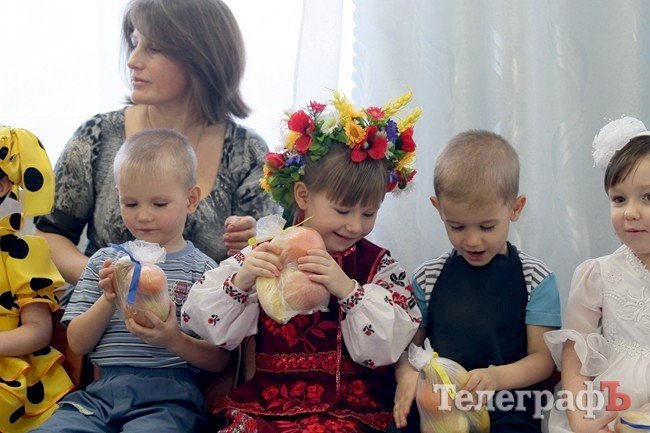 В День Святого Николая воспитанники дома ребенка получили подарки (ФОТО) В День Святого Николая воспитанники дома ребенка получили подарки (ФОТО)