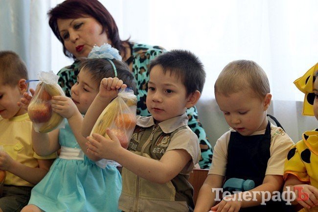 В День Святого Николая воспитанники дома ребенка получили подарки (ФОТО) В День Святого Николая воспитанники дома ребенка получили подарки (ФОТО)