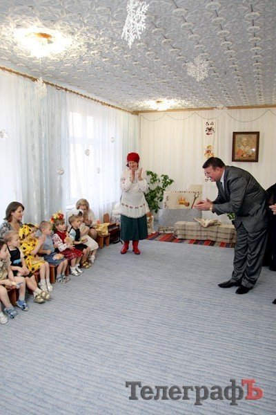 Николай Черныш подарил 200 литров сока и игрушки Николай Черныш подарил 200 литров сока и игрушки