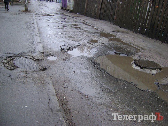 На улице Карла Маркса в Кременчуге можно поупражняться в фигурном вождении автомобиля (ФОТО) На улице Карла Маркса в Кременчуге можно поупражняться в фигурном вождении автомобиля (ФОТО)