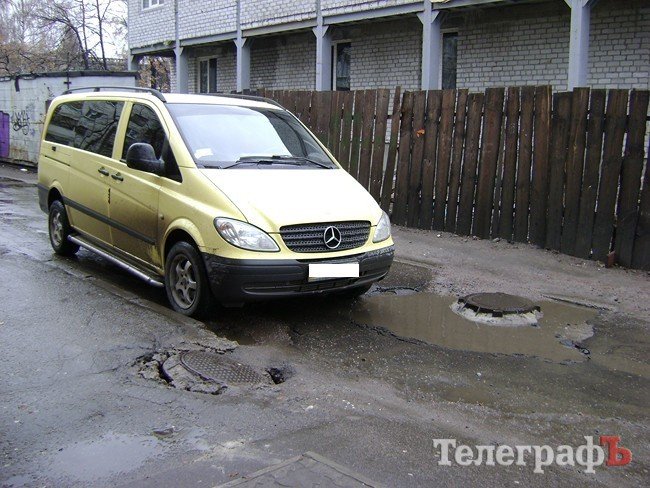 На улице Карла Маркса в Кременчуге можно поупражняться в фигурном вождении автомобиля (ФОТО) На улице Карла Маркса в Кременчуге можно поупражняться в фигурном вождении автомобиля (ФОТО)