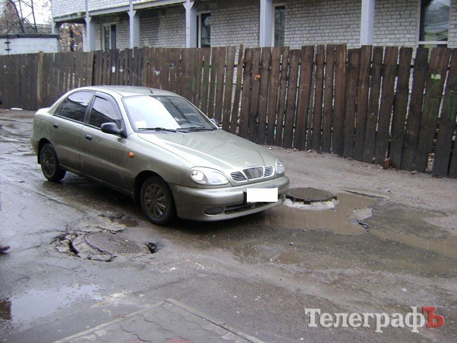 На улице Карла Маркса в Кременчуге можно поупражняться в фигурном вождении автомобиля (ФОТО) На улице Карла Маркса в Кременчуге можно поупражняться в фигурном вождении автомобиля (ФОТО)