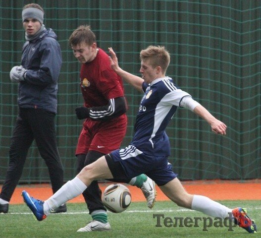ФУТБОЛ. «Кремень» сыграл первый товарищеский матч в зимнем перерыве. ДОПОЛНЕНО фото В.Шараевского. ФУТБОЛ. «Кремень» сыграл первый товарищеский матч в зимнем перерыве. ДОПОЛНЕНО фото В.Шараевского.