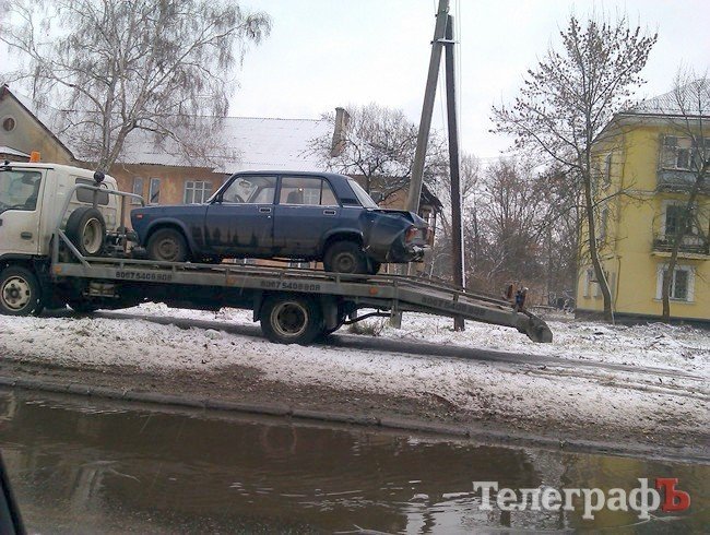 На Крюковском мосту столкнулись 3 машины (ФОТО) На Крюковском мосту столкнулись 3 машины (ФОТО)