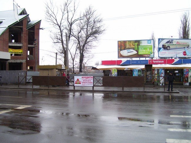 На остановке «Железнодорожный вокзал» установили новые пешеходные ограждения На остановке «Железнодорожный вокзал» установили новые пешеходные ограждения