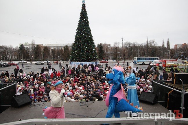 В Кременчуге открыли главную елку (ФОТОРЕПОРТАЖ) В Кременчуге открыли главную елку (ФОТОРЕПОРТАЖ)