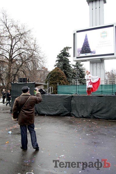 В Кременчуге открыли главную елку (ФОТОРЕПОРТАЖ) В Кременчуге открыли главную елку (ФОТОРЕПОРТАЖ)
