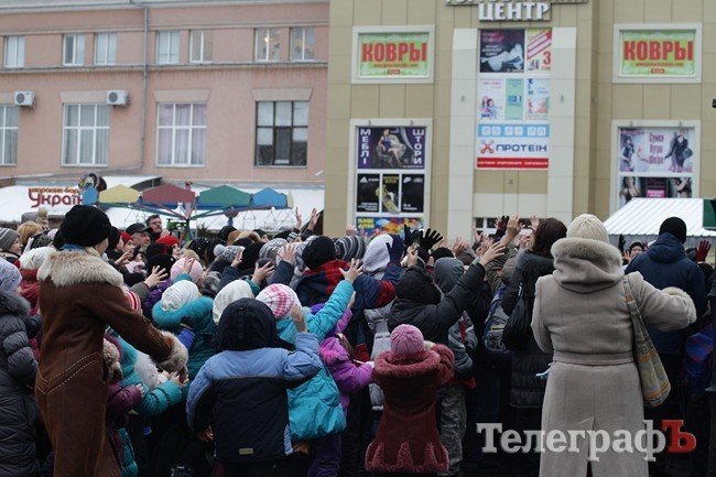 В Кременчуге открыли главную елку (ФОТОРЕПОРТАЖ) В Кременчуге открыли главную елку (ФОТОРЕПОРТАЖ)