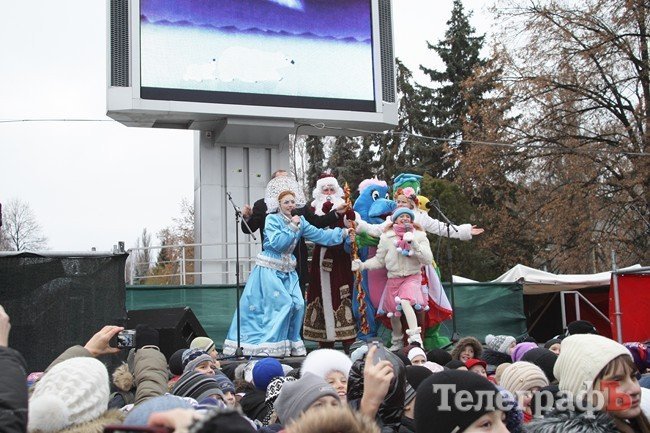 В Кременчуге открыли главную елку (ФОТОРЕПОРТАЖ) В Кременчуге открыли главную елку (ФОТОРЕПОРТАЖ)