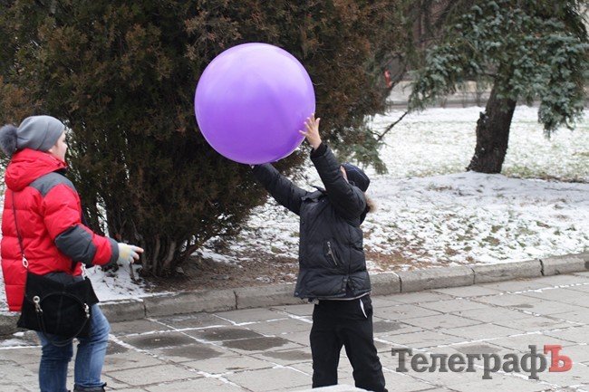 В Кременчуге открыли главную елку (ФОТОРЕПОРТАЖ) В Кременчуге открыли главную елку (ФОТОРЕПОРТАЖ)