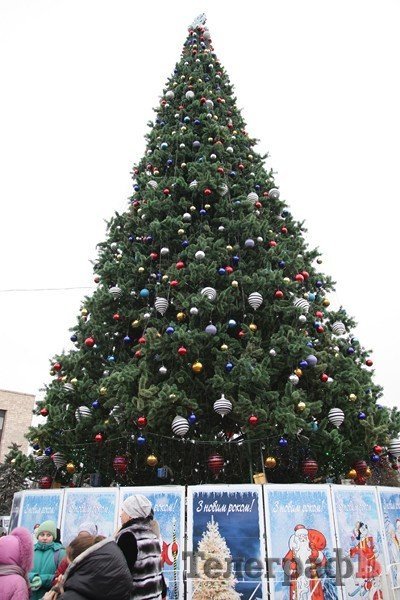 В Кременчуге открыли главную елку (ФОТОРЕПОРТАЖ) В Кременчуге открыли главную елку (ФОТОРЕПОРТАЖ)