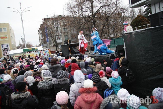 В Кременчуге открыли главную елку (ФОТОРЕПОРТАЖ) В Кременчуге открыли главную елку (ФОТОРЕПОРТАЖ)