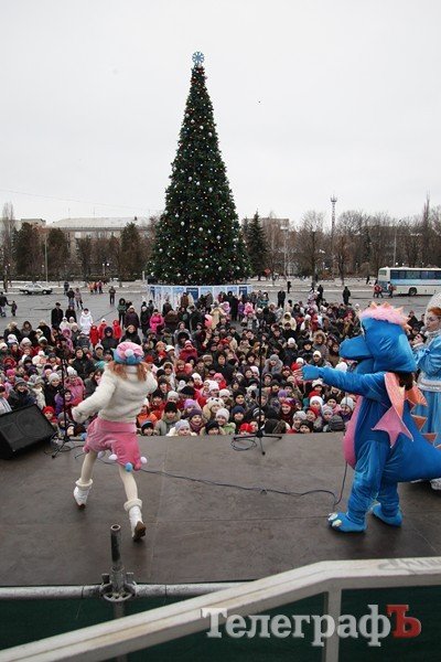 В Кременчуге открыли главную елку (ФОТОРЕПОРТАЖ) В Кременчуге открыли главную елку (ФОТОРЕПОРТАЖ)