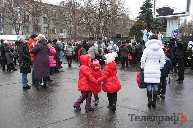 В Кременчуге открыли главную елку (ФОТОРЕПОРТАЖ) В Кременчуге открыли главную елку (ФОТОРЕПОРТАЖ)