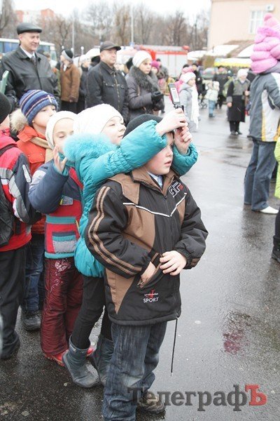 В Кременчуге открыли главную елку (ФОТОРЕПОРТАЖ) В Кременчуге открыли главную елку (ФОТОРЕПОРТАЖ)