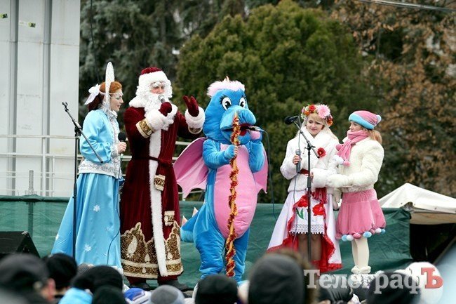 В Кременчуге открыли главную елку (ФОТОРЕПОРТАЖ) В Кременчуге открыли главную елку (ФОТОРЕПОРТАЖ)
