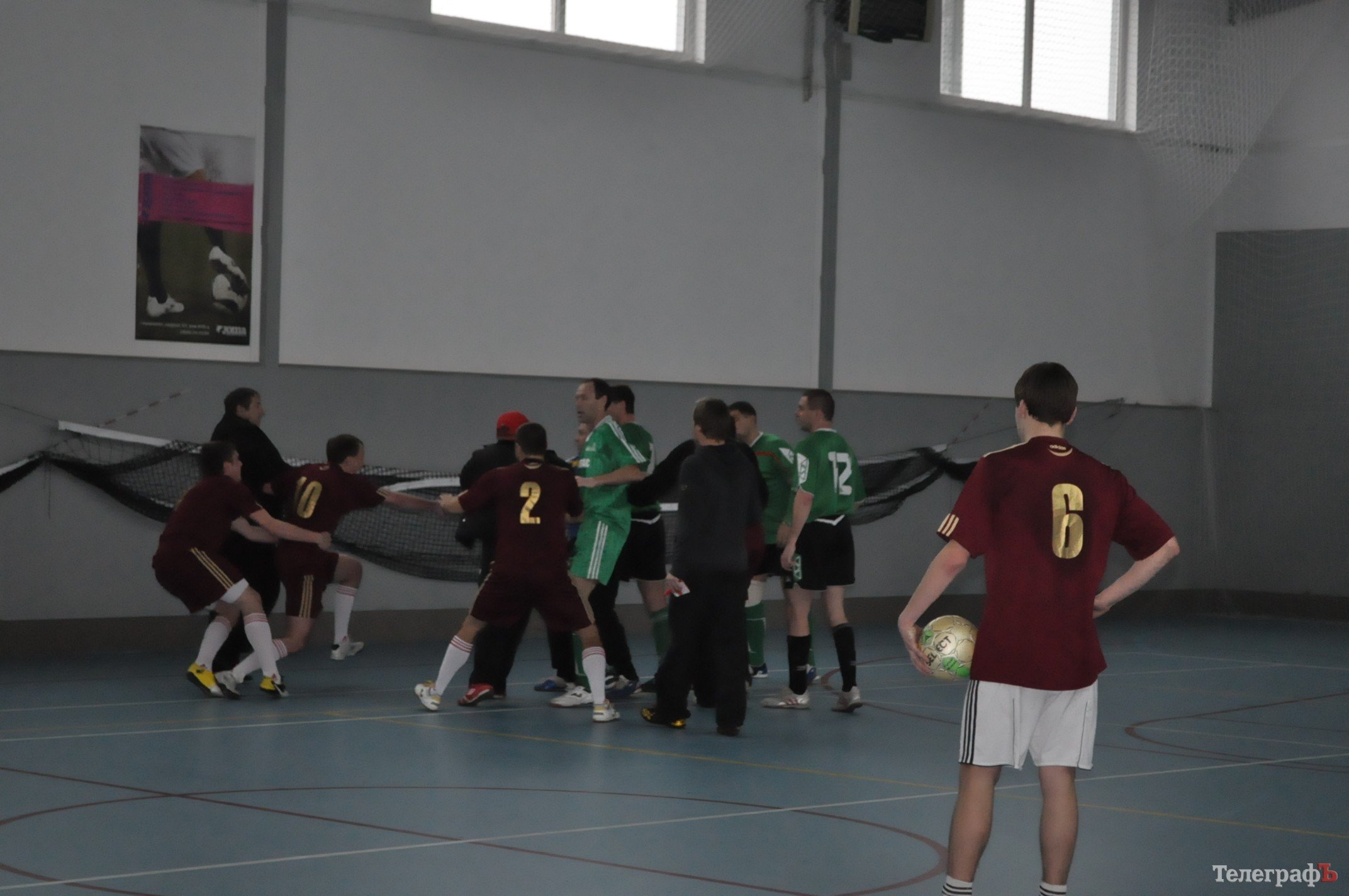 ФУТЗАЛ. Чемпионат Кременчугского района. Нешуточные страсти на «Шараде». ФУТЗАЛ. Чемпионат Кременчугского района. Нешуточные страсти на «Шараде».