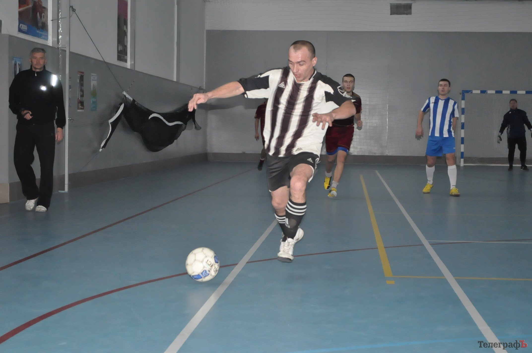 ФУТЗАЛ. Чемпионат Кременчугского района. Нешуточные страсти на «Шараде». ФУТЗАЛ. Чемпионат Кременчугского района. Нешуточные страсти на «Шараде».