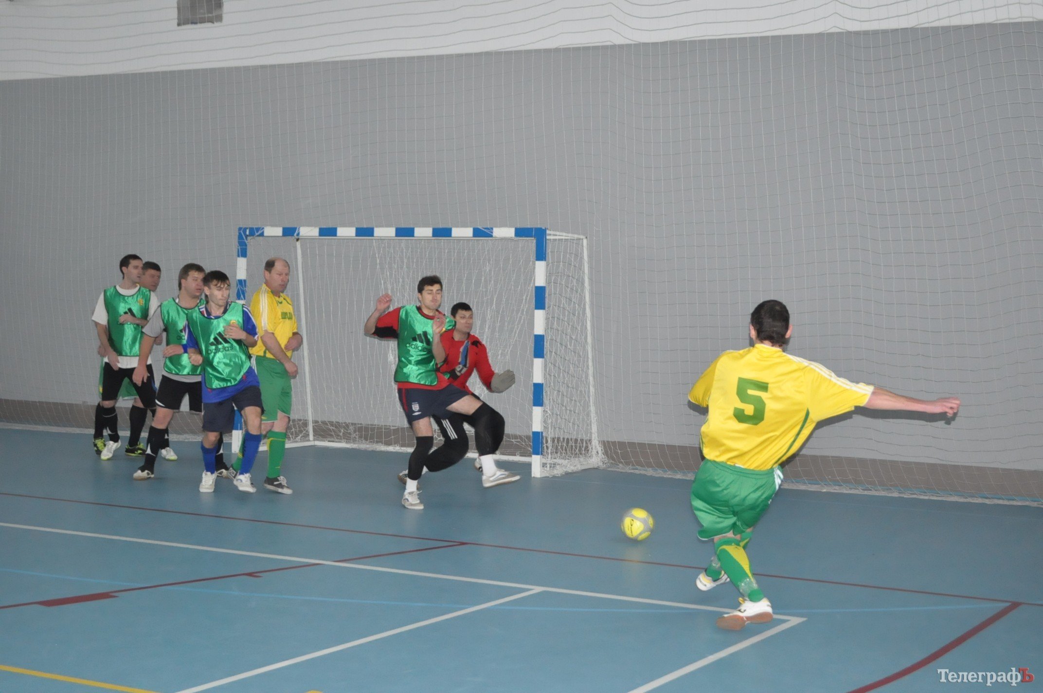 ФУТЗАЛ. Чемпионат Кременчугского района. Нешуточные страсти на «Шараде». ФУТЗАЛ. Чемпионат Кременчугского района. Нешуточные страсти на «Шараде».