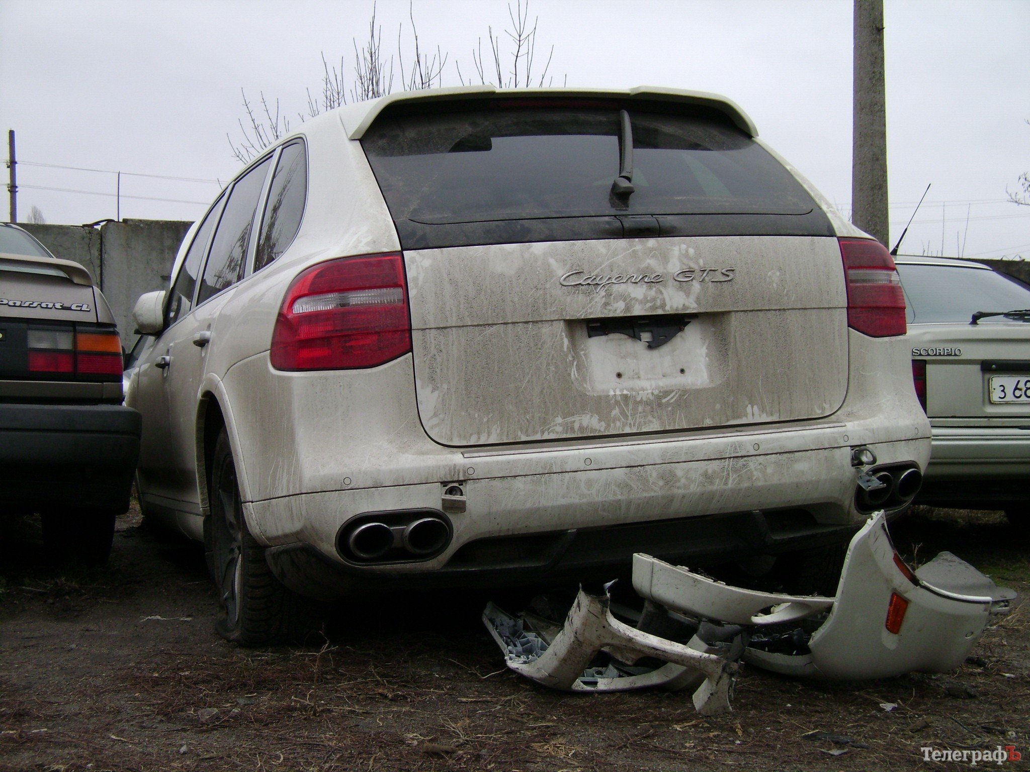 Разбитый в ДТП Porsche Cayenne (ФОТО) Разбитый в ДТП Porsche Cayenne (ФОТО)