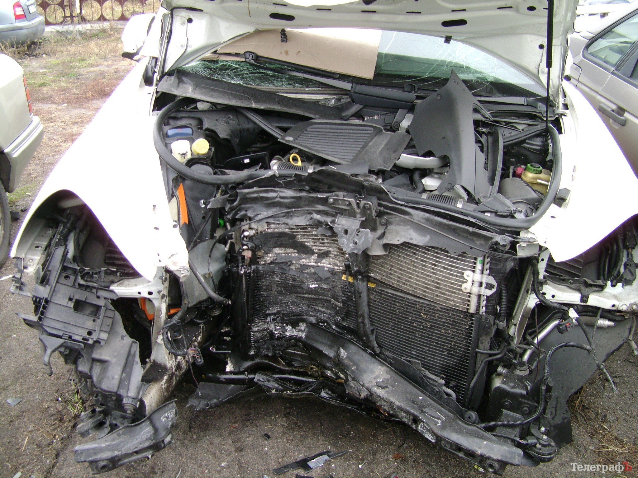 Разбитый в ДТП Porsche Cayenne (ФОТО) Разбитый в ДТП Porsche Cayenne (ФОТО)