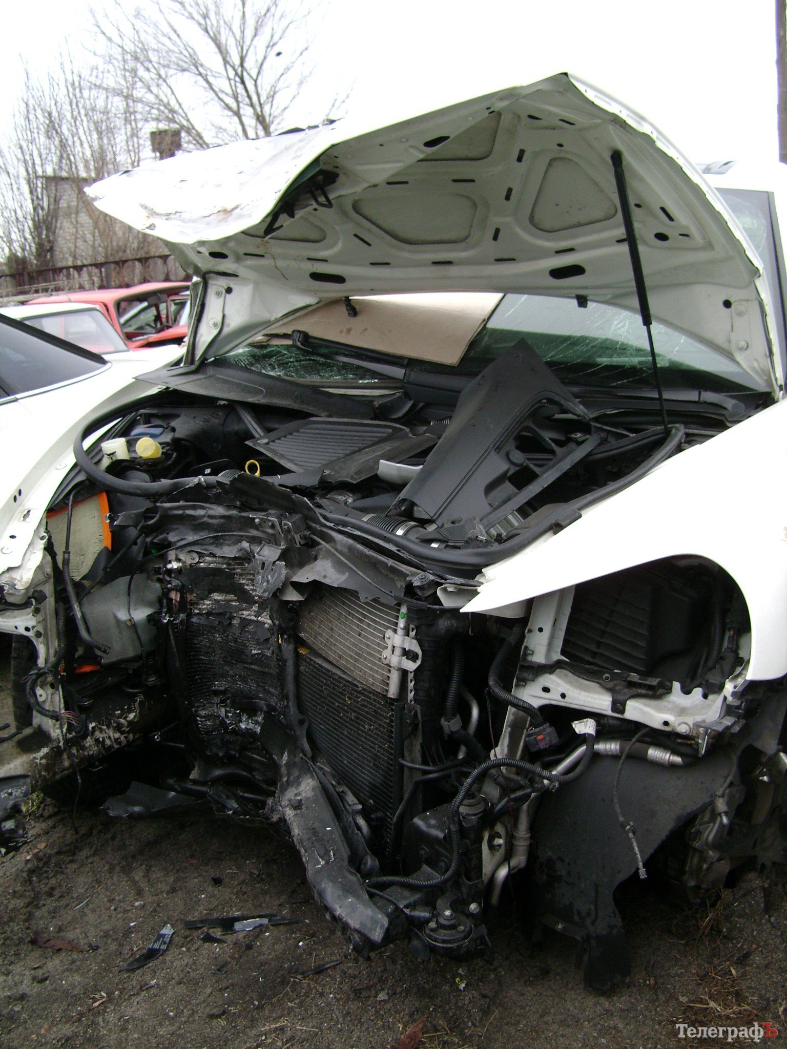 Разбитый в ДТП Porsche Cayenne (ФОТО) Разбитый в ДТП Porsche Cayenne (ФОТО)