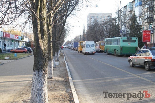 На мосту в Кременчуге авария и пробка (ДОПОЛНЕНО) На мосту в Кременчуге авария и пробка (ДОПОЛНЕНО)