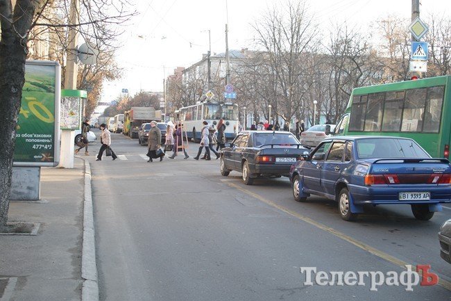 На мосту в Кременчуге авария и пробка (ДОПОЛНЕНО) На мосту в Кременчуге авария и пробка (ДОПОЛНЕНО)