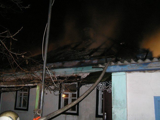 Ночью в Крюкове на пожаре обнаружен труп неизвестного Ночью в Крюкове на пожаре обнаружен труп неизвестного