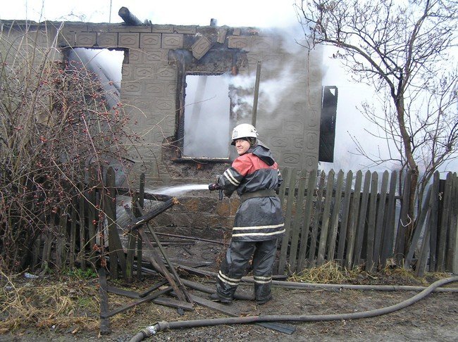 Ночью в Крюкове на пожаре обнаружен труп неизвестного Ночью в Крюкове на пожаре обнаружен труп неизвестного